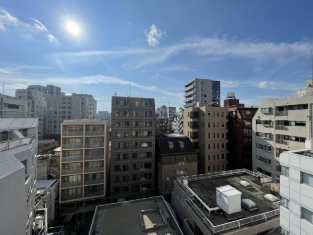 【展望】 | ラヴォーグ南青山 | 木の暖かさをより感じさせてくれる太陽の光。心地のいい風が吹き抜ける場所に位置します。