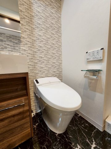 ピアッツァレント八木駅前のトイレ|温水洗浄機能付きのトイレ