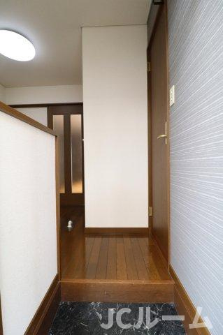 コーポ蘭の玄関|同建物内、別の部屋の写真です