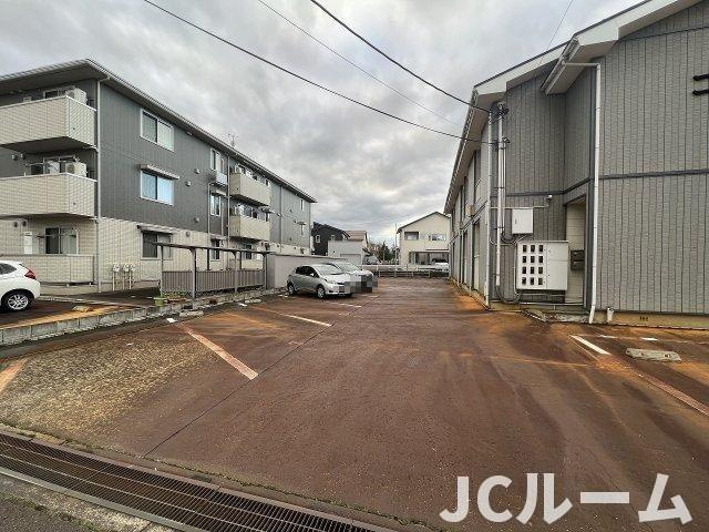 コーポ蘭の駐車場