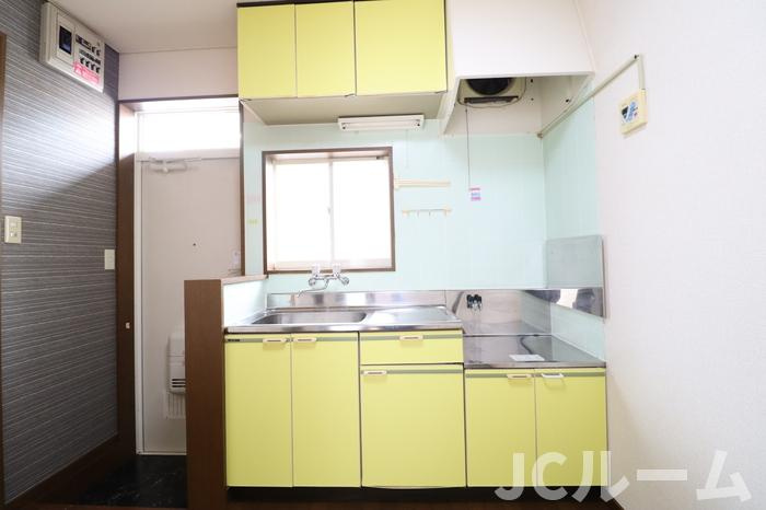 コーポ蘭のキッチン|同建物内、別の部屋の写真です