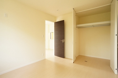 【洋室】 | 【シャーメゾン】グロリオーサＩ | 南側6.3帖の洋室です