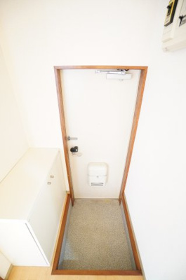 【玄関】 | グリーンヒル小出C | ※同物件・反転タイプの写真です。