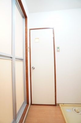 【洗面所】 | グリーンヒル小出C | ※同物件・反転タイプの写真です。