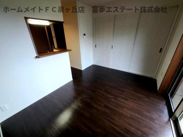 【居間・リビング】 | Casa Domani(カーサ ドマーニ） | リビングと洋室の間仕切りを閉めたとき