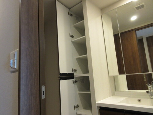 【収納】 | ブライトクロス博多 ＳＯＵＴＨ　★プライスホームなら仲介手数料0円です★ | 収納：リネン庫     （2023年2月撮影）