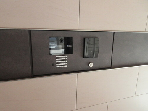 【エントランス】 | ブライトクロス博多 ＳＯＵＴＨ　★プライスホームなら仲介手数料0円です★ | エントランス：モニター付オートロック     （2023年2月撮影）