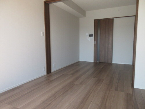 【寝室】 | ブライトクロス博多 ＳＯＵＴＨ　★プライスホームなら仲介手数料0円です★ | 居室・リビング：ダイニング・洋室     （2023年2月撮影）