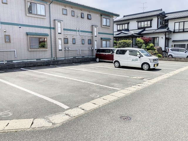 メゾンドにしだＡの駐車場|縦列2台となります。