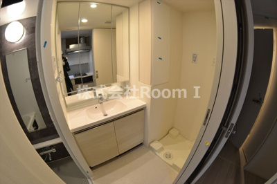 【独立洗面台】 | ザ・パークハビオ天満橋 | 使いやすい独立洗面台です