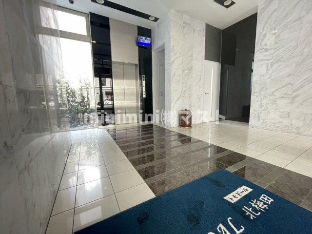 トモドール北梅田のロビー