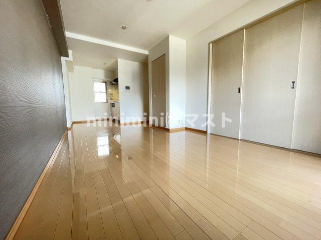 トモドール北梅田の居間・リビング