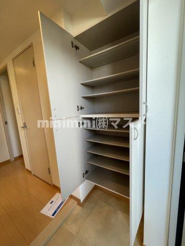 トモドール北梅田の収納