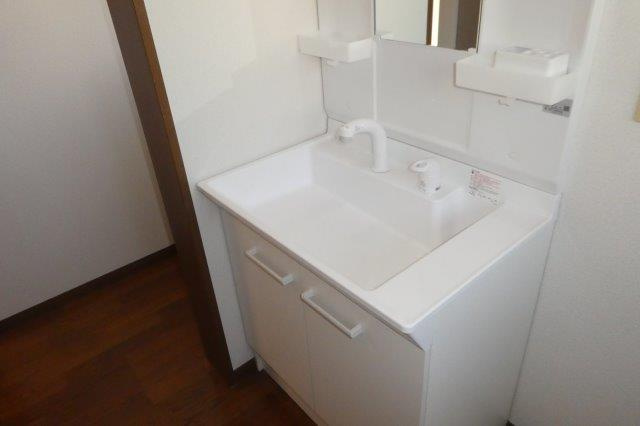緒形貸家Eの独立洗面台|シャンプードレッサー