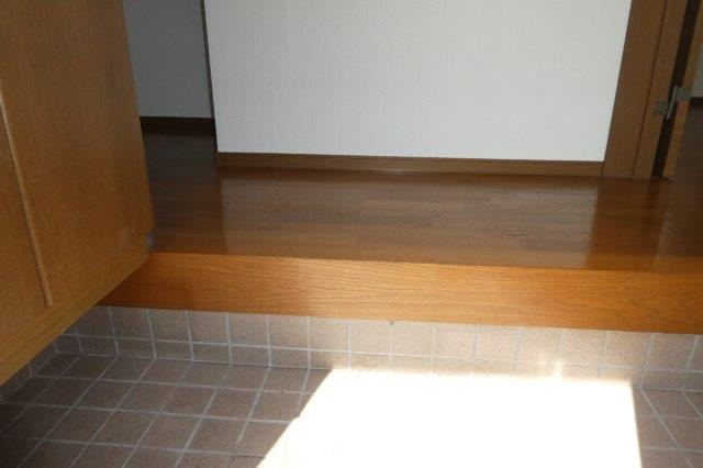 緒形貸家Eの玄関