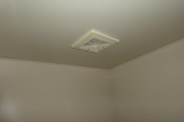 緒形貸家Eの浴室|浴室換気扇