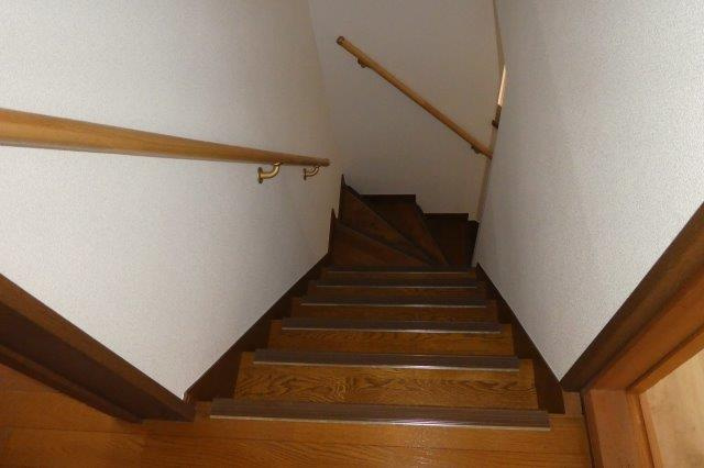 緒形貸家Eのその他|階段
