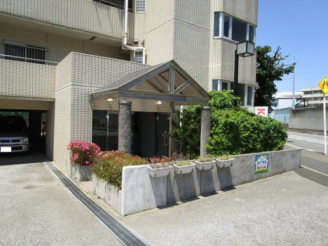 【エントランス】 | ゆとりのあるエントランスです
