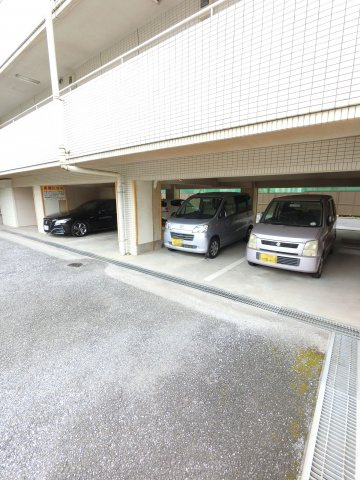 【駐車場】 | 1Fが駐車場になっています