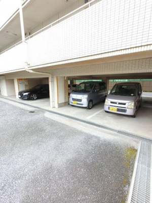 【駐車場】 | ソレイユ轟 | 1Fが駐車場になっています