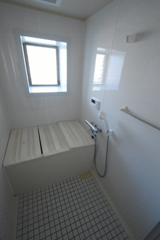 コンパクトで使いやすいお風呂です