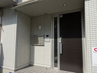 【エントランス】 | サンクテュエールⅡ | オートロック付きエントランス