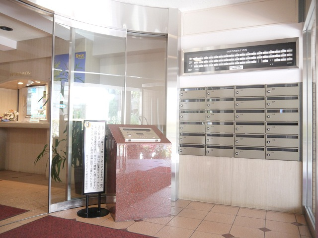 駅近の ﾘｿﾞｰﾄﾏﾝｼｮﾝ という選択のエントランス