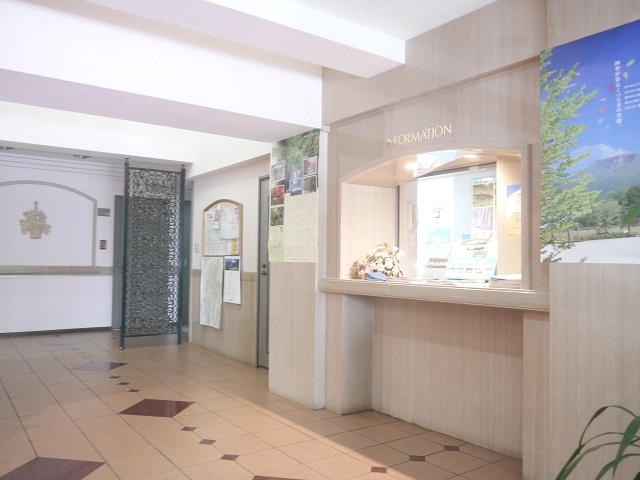 駅近の ﾘｿﾞｰﾄﾏﾝｼｮﾝ という選択のエントランス