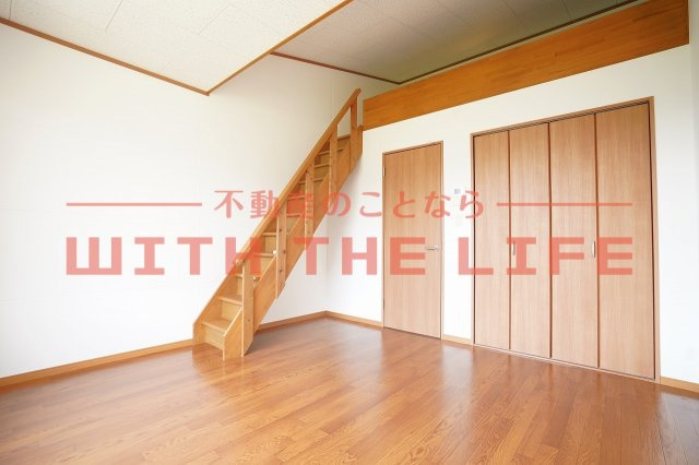 サンマリノ善道寺【10,000円キャッシュバック対象】の居間・リビング|こちらのリビングで趣味の時間をお楽しみください