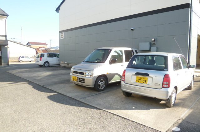 ユノソハイツの駐車場|カースペースがあります