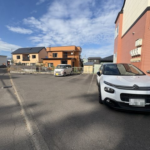 リンクサイドハイツの駐車場
