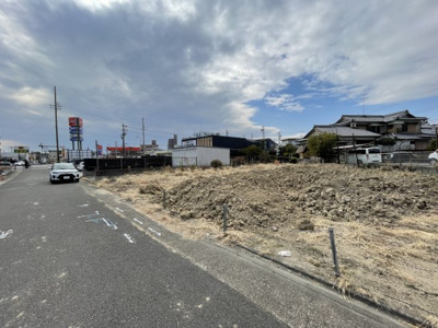 【前面道路含む現地写真】 |  Cradle garden　守山区瀬古東第５　全１１棟 | 撮影
社長の村田です！
自らプレイヤーとして営業しています
長年の経験と実績から皆様により良いマイホーム購入のご提案をいたします。
住宅ローンの不安や購入後の不安等何でもご相談ください。
