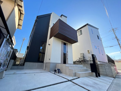 【外観】 | デザイナーズハウス名東区平和が丘の家 | 2/5撮影
オシャレな外観です。
内装もデザイン性に優れていますので見学下さい！