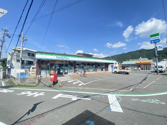【周辺】 | アヴニール | ファミリーマート法善寺駅東店(コンビニ)まで403m