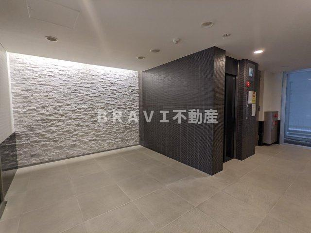 アスヴェル大阪城WESTⅡ BRAVI不動産のロビー|【アスヴェル大阪城WESTⅡ】広く明るいロビー