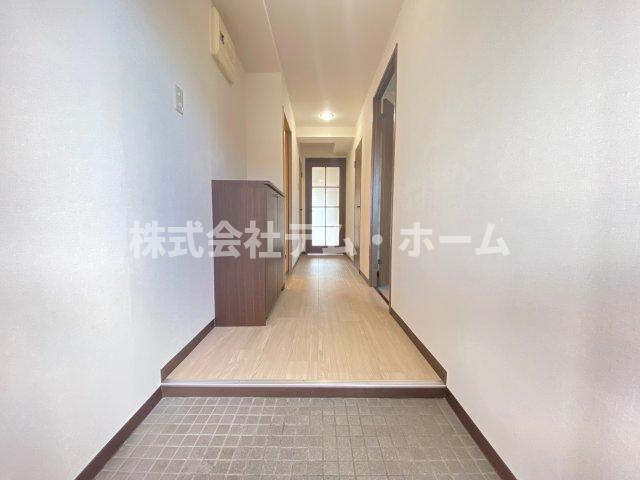 【玄関】 | エクシードパレス | 収納もある玄関です