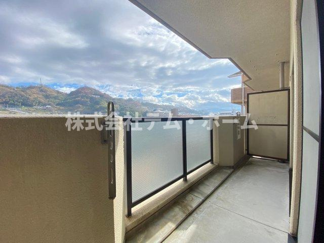 【バルコニー】 | エクシードパレス | バルコニーからの眺めを楽しみながら食事をしませんか