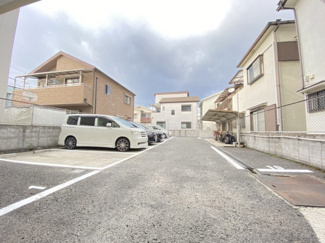 【駐車場】