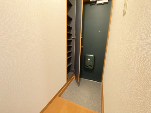 【玄関】 | メープルヴィラ | 別間取りタイプの写真