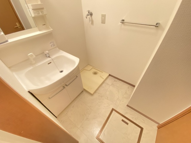 【洗面所】 | メープルヴィラ | 別間取りタイプの写真