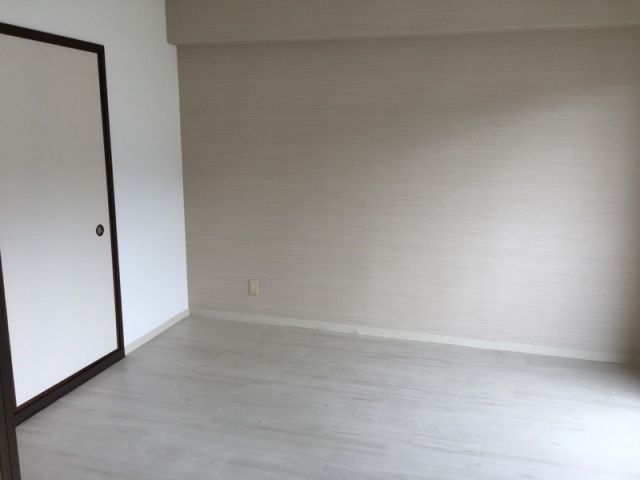 【居間・リビング】 | ブラウベルク法善寺 | 別部屋の同タイプ写真