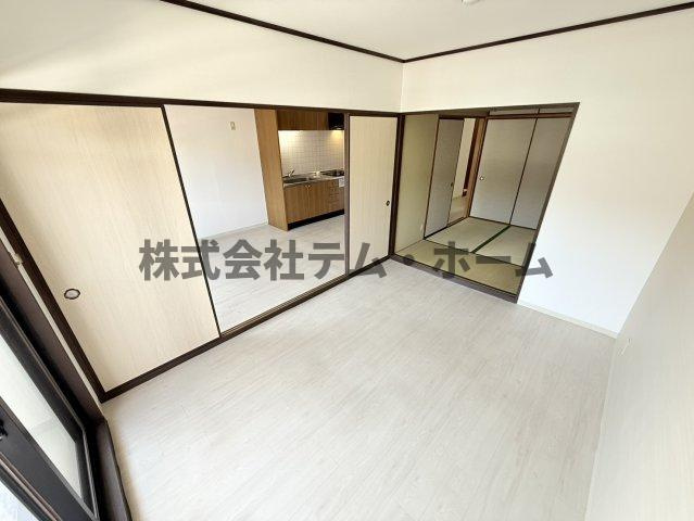 【居間・リビング】 | ブラウベルク法善寺 | 別部屋の同タイプ写真