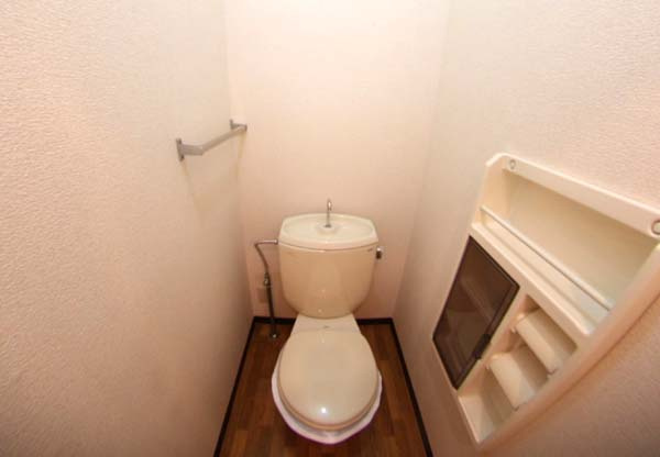 フラワーハイツ・ムラナカのトイレ|ゆったりとした空間のトイレです