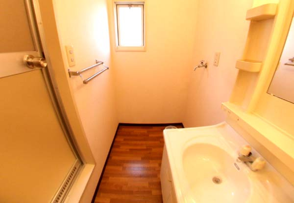 フラワーハイツ・ムラナカの洗面所|コンパクトで使いやすい洗面所