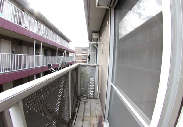 フラワーハイツ・ムラナカのバルコニー|暖かな日差しのふりそそぐバルコニー