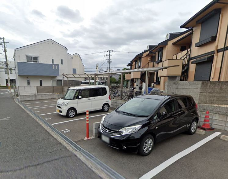 ロイヤルクレストの駐車場|駐車場完備です