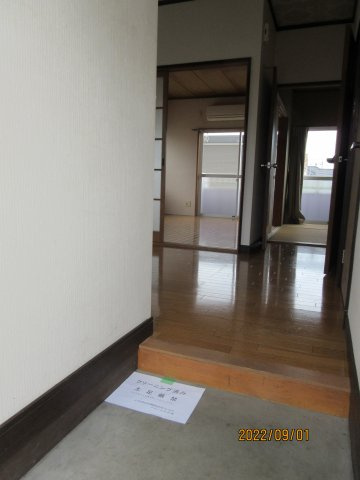 コーポハニービーの玄関