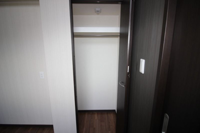 【収納】 | アンピオ吉塚弐番館 | 別号室の写真になります。現況優先。