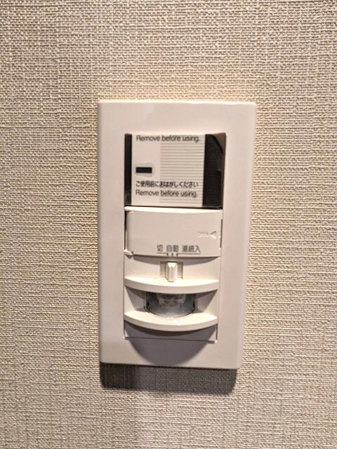 プライムアーバン浅草田原町の設備|人感センサー付き玄関ライトです
