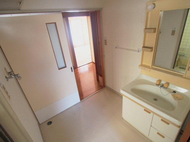 平原一戸建の洗面所